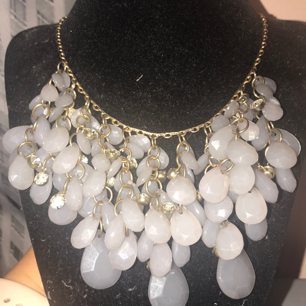 Light purple statement necklace